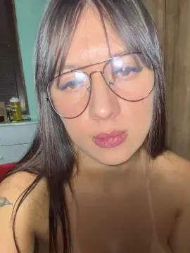 Carolzinha_fox  live sex cam