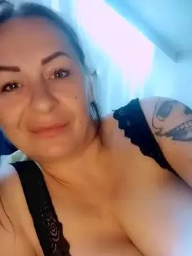 Moomyhot40  live sex cam