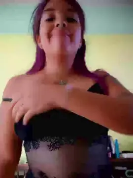 Beleeen99  live sex cam