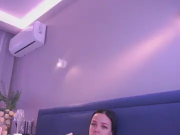 EdytDanby  live sex cam