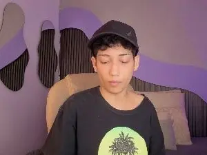 Hotlittlekitty1  live sex cam