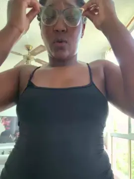 Liaebony82  live sex cam