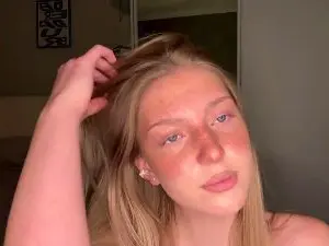 LauretteGoss  live sex cam