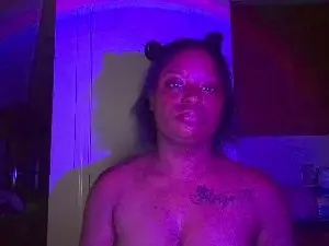 Ryianiore  live sex cam