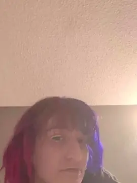 Squirtypeach  live sex cam