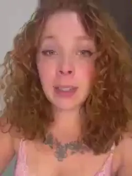 Pavlovahelly  live sex cam