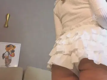 AveryGillooly  live sex cam