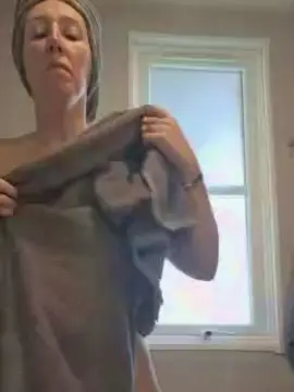 Slutfrench  live sex cam