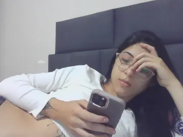 Lariarrudinha  live sex cam