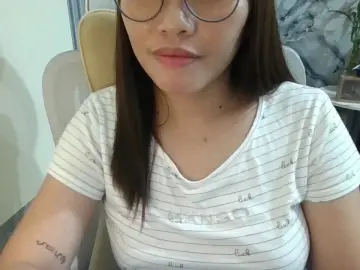 Hotchick2069  live sex cam