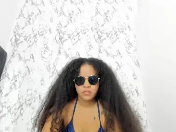 Makena18  live sex cam