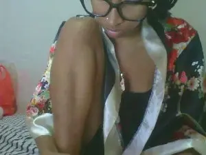 Maeva61  live sex cam