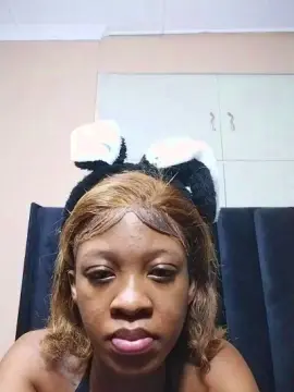Trixiey8  live sex cam