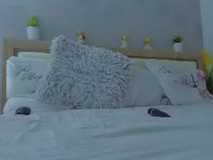 Ayra2  live sex cam