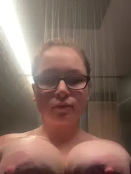 MiniMenace  live sex cam