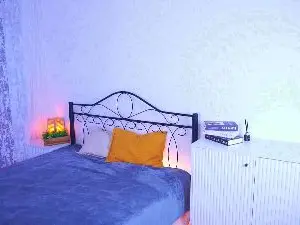 AllisonBarran  live sex cam