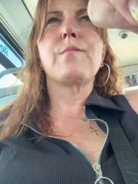 Desiree1951  live sex cam