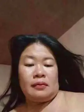 Lovelywoman4  live sex cam
