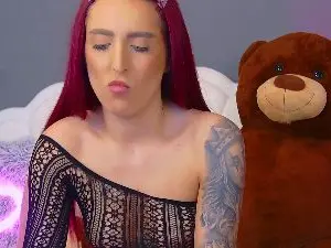 CrystallRed  live sex cam