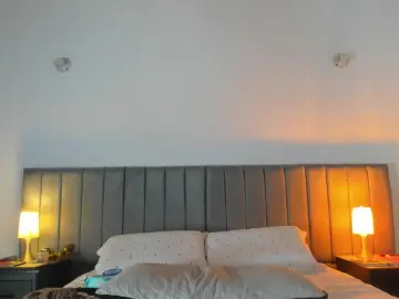 Adriana71  live sex cam