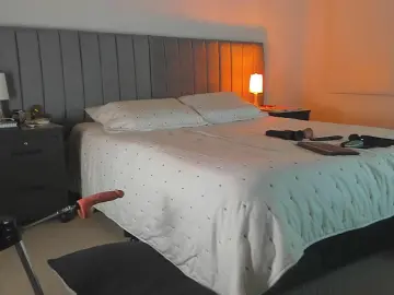 Adriana71  live sex cam