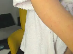 Adriana71  live sex cam