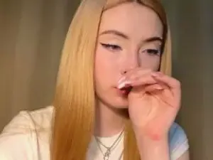 AbbeyKurr  live sex cam