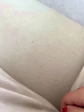 Queenbee77  live sex cam