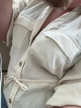 Queenbee77  live sex cam