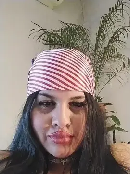 Sexylips22  live sex cam