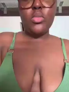 Queenbee  live sex cam