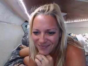 Doucelouve9  live sex cam