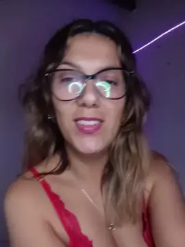 Silreinadorada  live sex cam