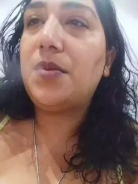 Morenacurvi28  live sex cam