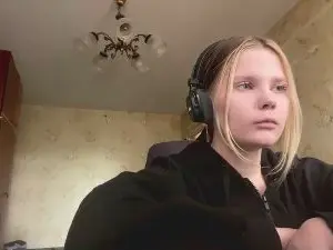 KaryVanwagner  live sex cam