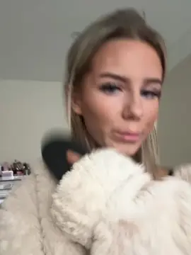Bethany25  live sex cam