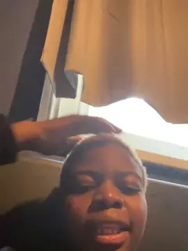 Lilttleoneselsa  live sex cam
