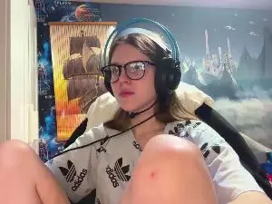 ReynaCoppage  live sex cam