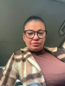 Lussy76  live sex cam