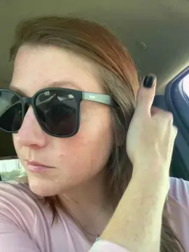 Willletyouin  live sex cam