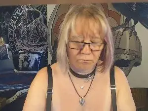 Titten_Luder  live sex cam