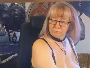 Titten_Luder  live sex cam