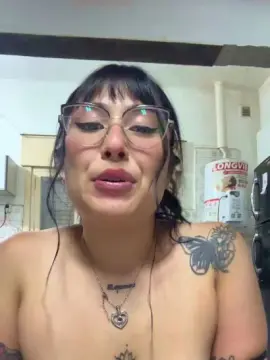 Lareyni26  live sex cam