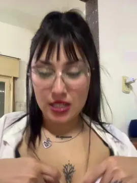 Lareyni26  live sex cam