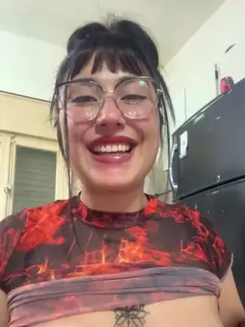 Lareyni26  live sex cam
