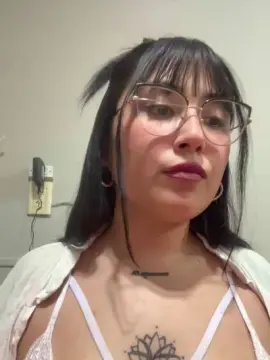 Lareyni26  live sex cam