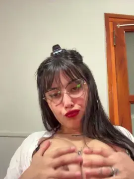 Lareyni26  live sex cam