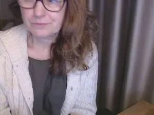 LauraOven  live sex cam