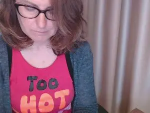 LauraOven  live sex cam
