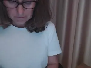 LauraOven  live sex cam